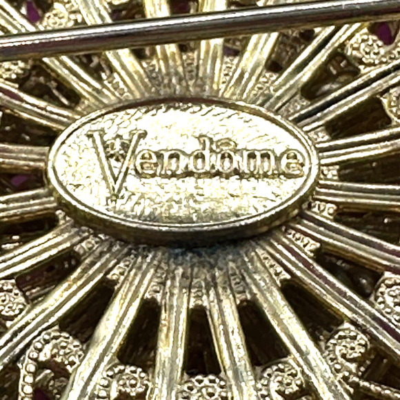 Vendome Brooch Pin Flower Pink Crystal Ruffle Aurora Borealis Floral Vintage - Picture 3 of 5